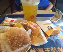 汉堡老将完成百场里程碑，球迷献上掌声(汉堡近期战绩)